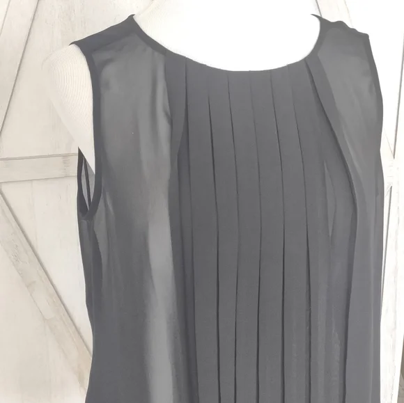Loft Black Sleeveless Pleated Blouse - Picture 2 of 16